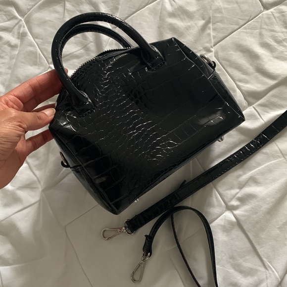BCBG black crocodile skin handbag - Picture 5 of 7